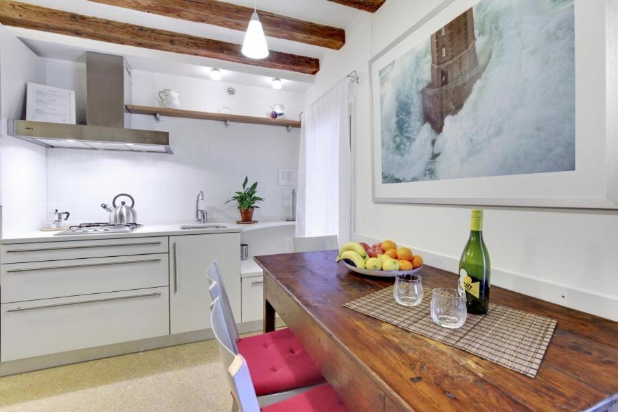 Cozy Apartment Up To 4 In Biennale Giardini By Bricola Apartments Венеція Екстер'єр фото